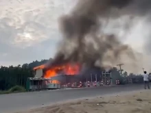 10 души загинаха при пожар в курорт в Бангладеш