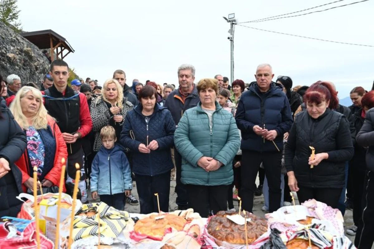 Над 1000 души се събраха под Коматинските скали за празника на параклиса "Свети Иван Рилски"