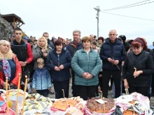 Над 1000 души се събраха под Коматинските скали за празника на параклиса "Свети Иван Рилски"