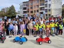 В Смолян деца и пътни полицаи размениха ролите си в урок по пътна безопасност