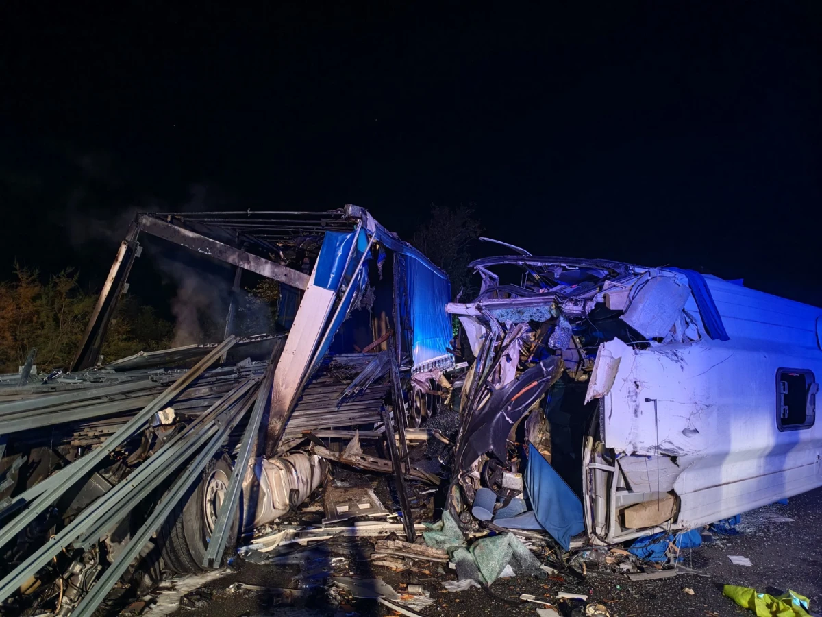 Загиналият водач на автобус в тежката катастрофа на пътя Пазарджик – Пловдив превозвал работещи в частна пловдивска фирма