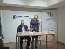 Мая Манолова: 135% надценка на масло, 99% на прясно мляко и 95% на сирене!