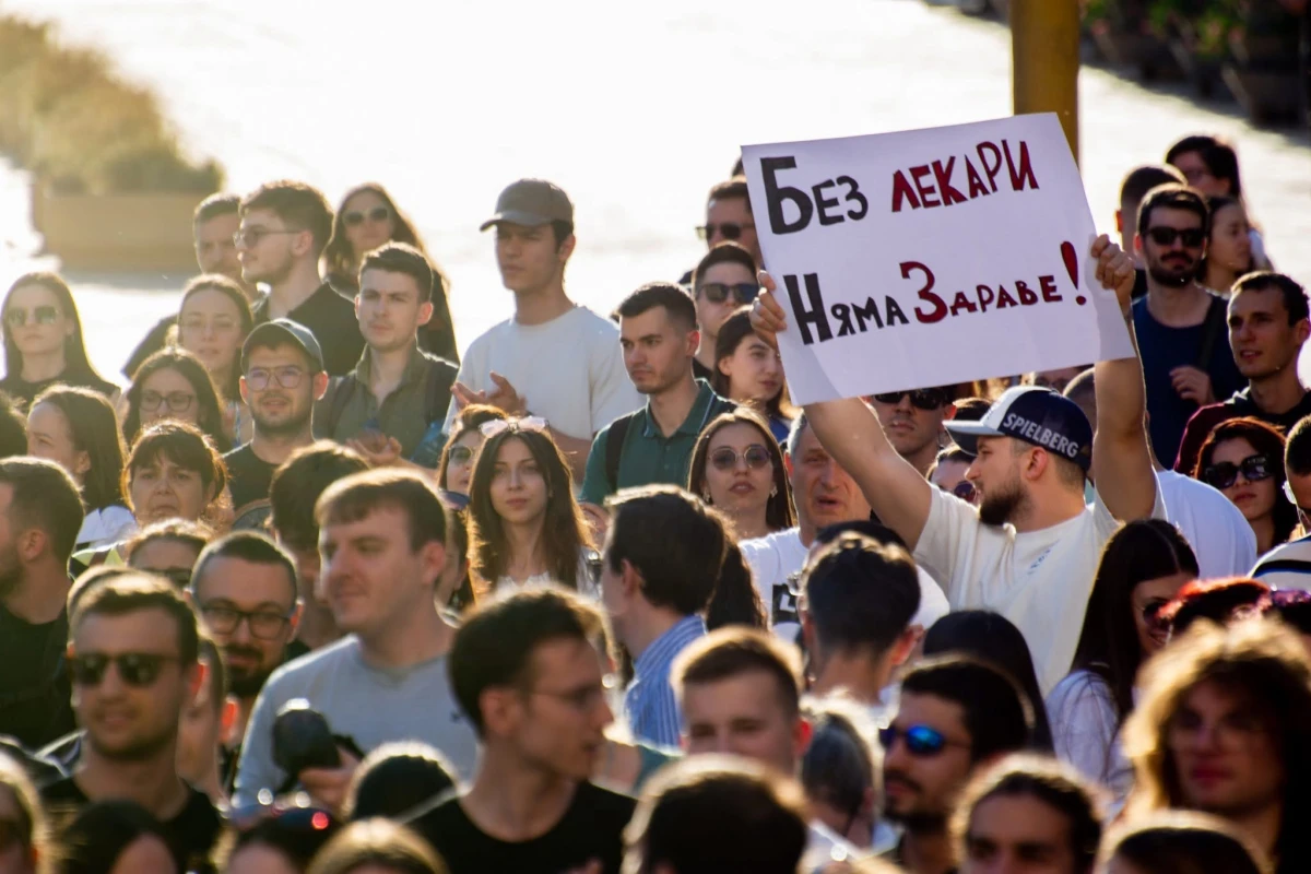 Млади лекари отново излизат на протест тази вечер