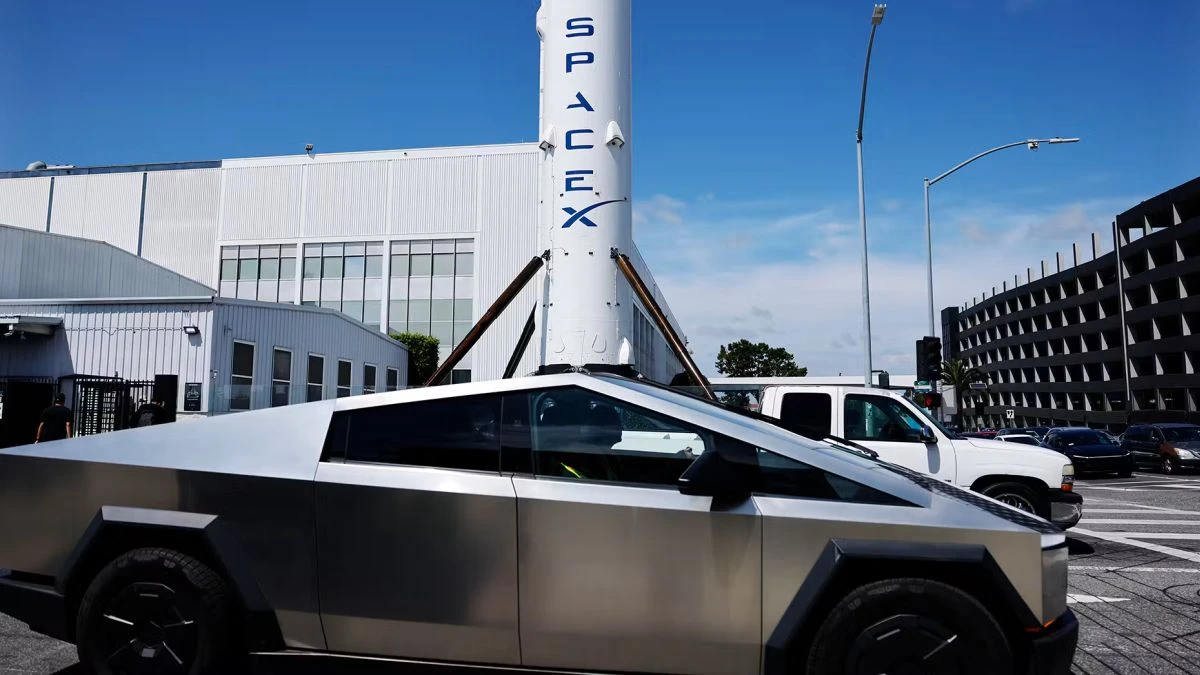 Reuters: Мъск обмисля сливането на SpaceX и Tesla