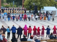 Десетминутно хоро за здраве обедини Смолян