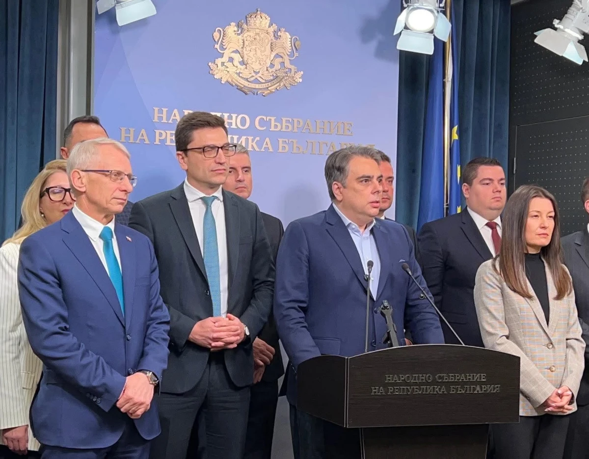 Асен Василев към ПБ: Нормално ли е да поддържате кандидат-президент, която има милост за наркодилърите, но не и към българските деца?