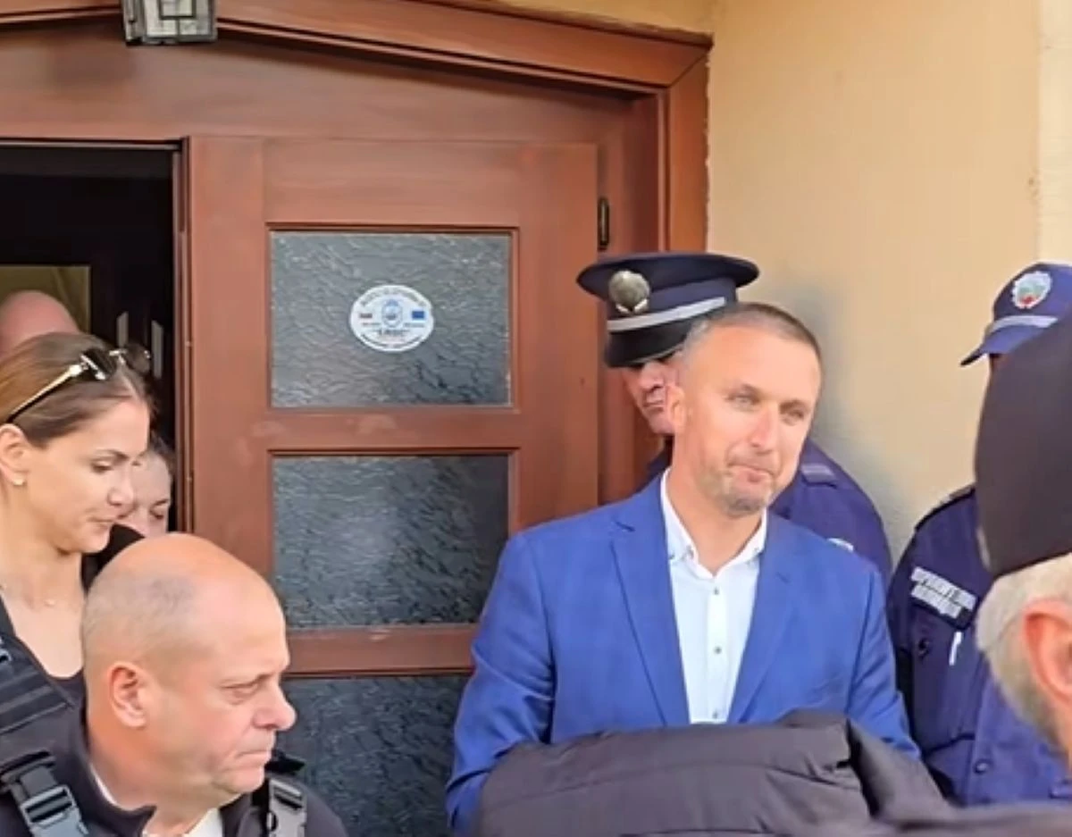 Изведоха с белезници кмета на Община Белица Радослав Ревански