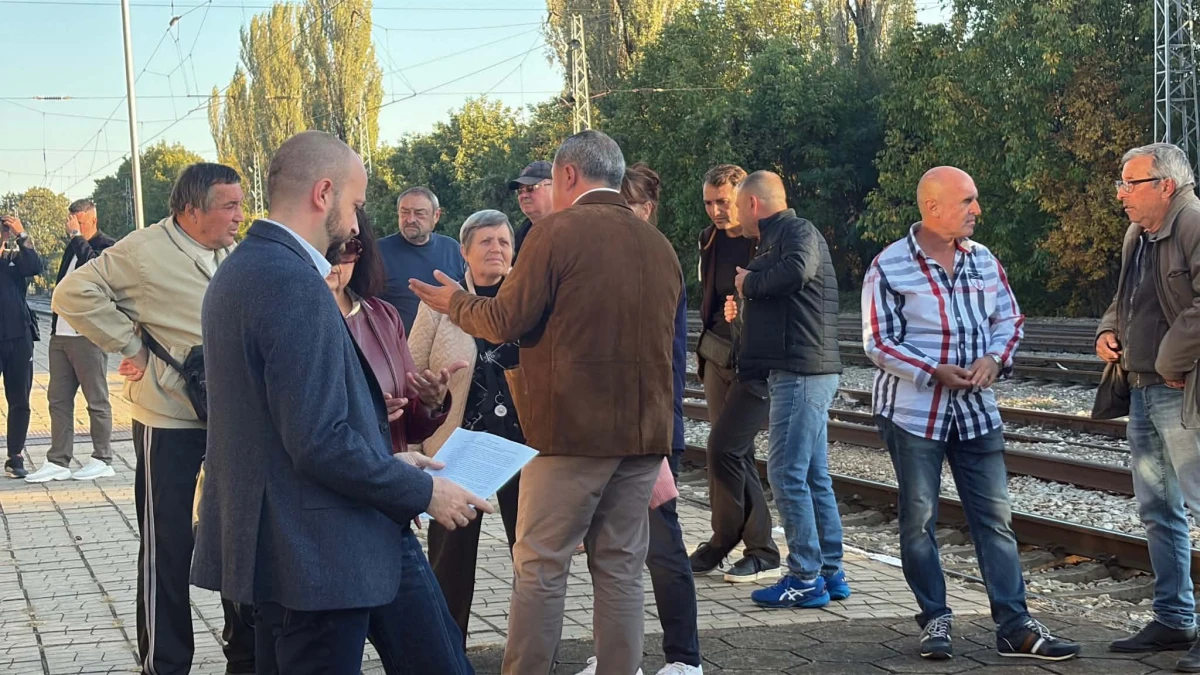 Павликенчани излязоха на протест заради новите експресни влакове, които няма да спират в града