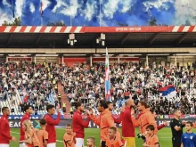 УЕФА наказа Сърбия за расистко поведение на феновете