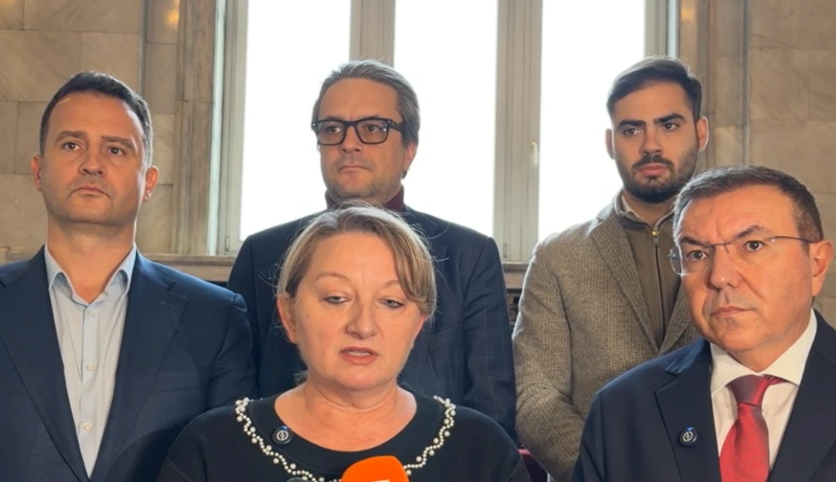 Деница Сачева: Доцова да прецени дали поведението й съответства на висотата на поста, който заема
