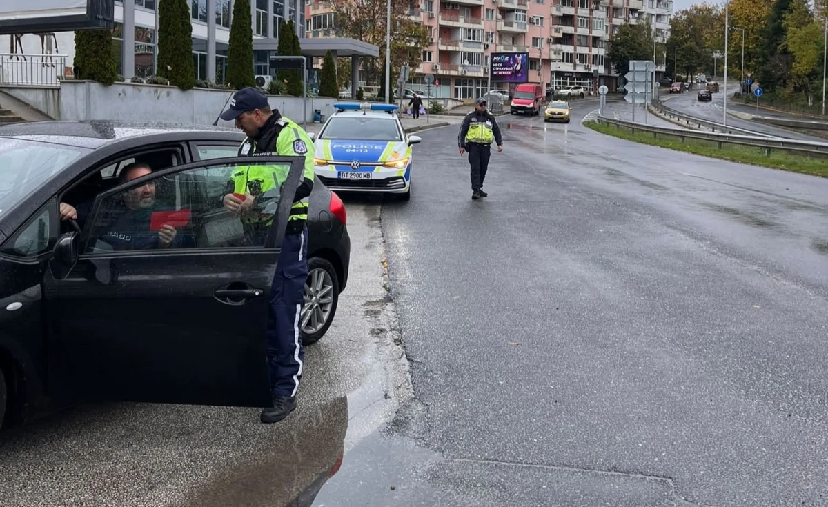 Патрулките във Великотърновско вече ще се движат с постоянна светлинна сигнализация, вижте причината