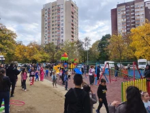 С много музика и детски смях бе открита обновената площадка в кв....
