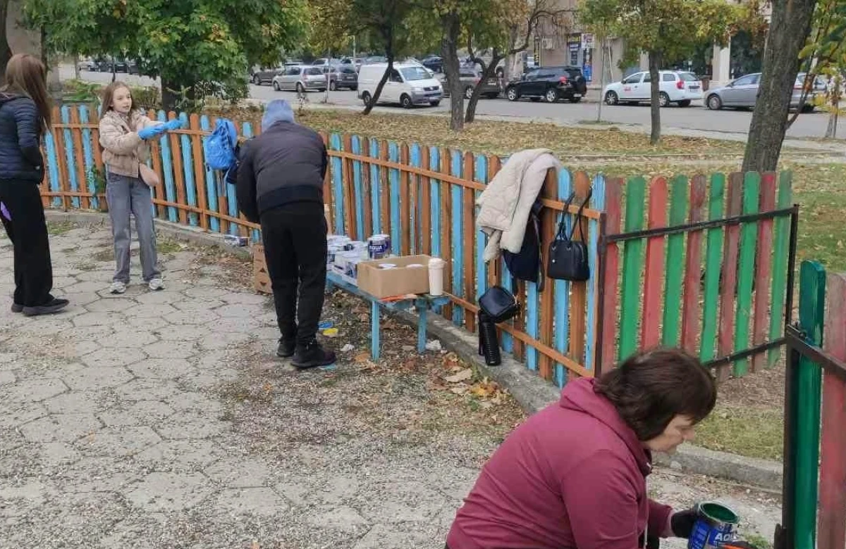 Освежиха детска площадка в благоевградския квартал "Еленово"