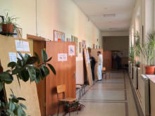 Скандал в Бургаско: Председател на секционна избирателна комисия се появил пиян, освободиха го