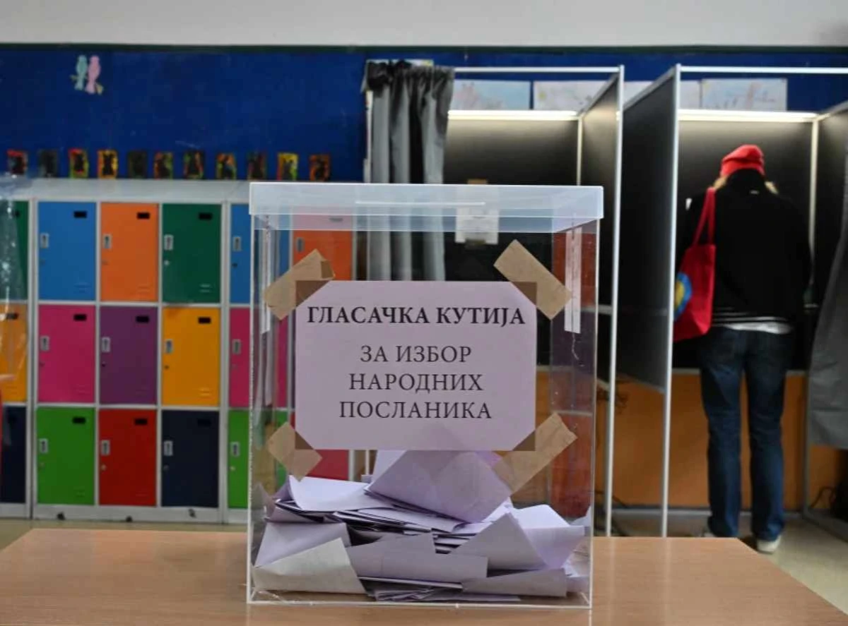 Предсрочни избори в Сърбия: Избирателната активност достигна 67,6% към 19:00 ч.