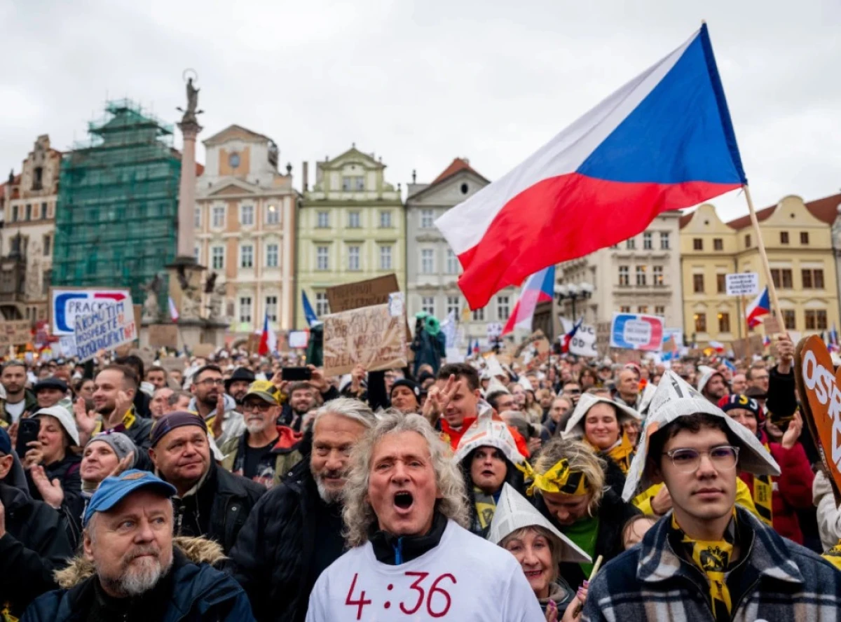 Хиляди протестират в Прага срещу плановете за премахване на абонаментите за обществени медии