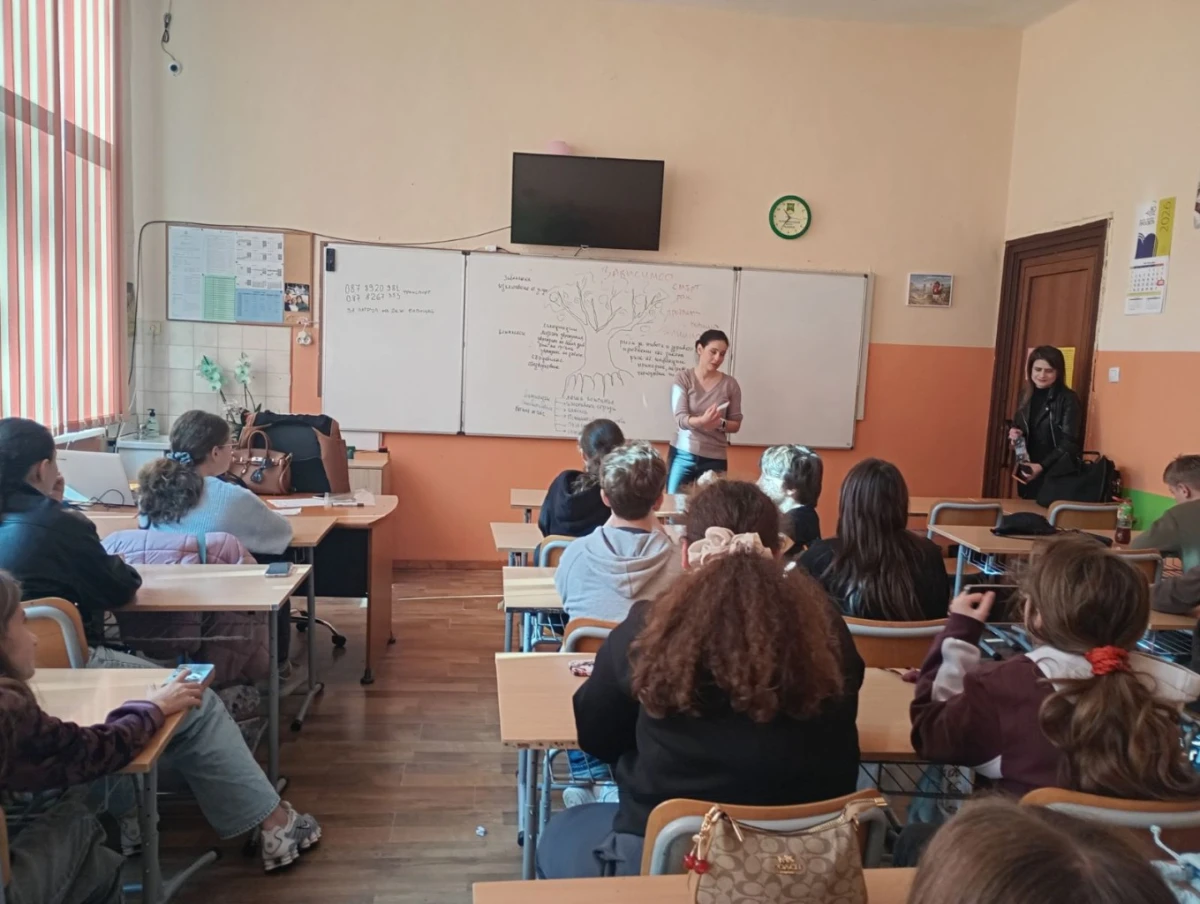 Седмокласници от Стара Загора обсъдиха рисковото поведение в интерактивно обучение с психолози