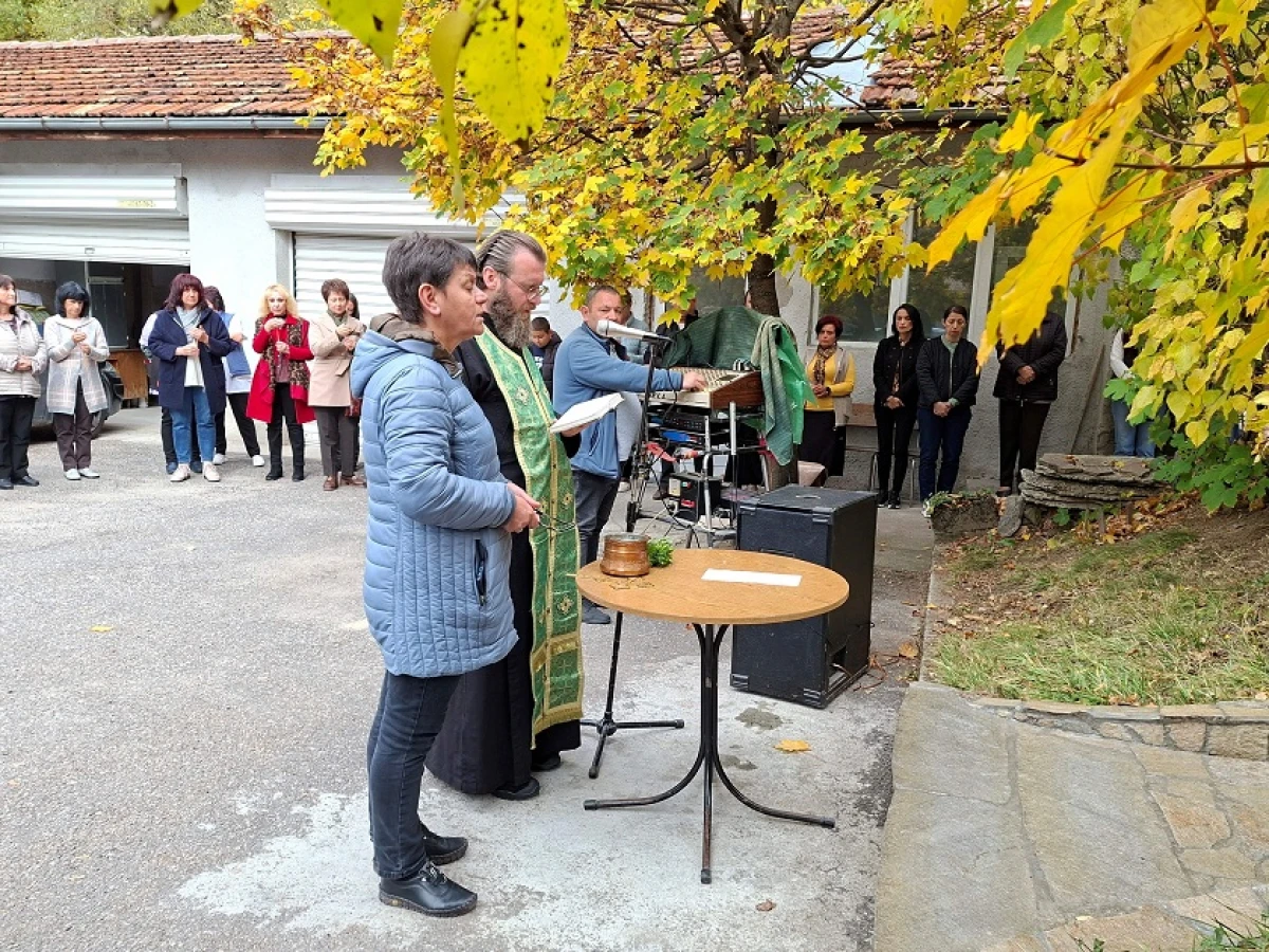 Молебен за здраве и благоденствие бе отслужен на Димитровден в РЗИ – Смолян
