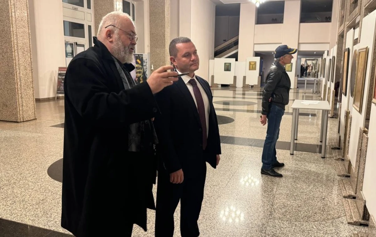 Кметът на Русе откри изложбата "Таро" на художника Йоаний