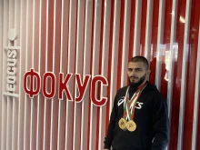 Кошмарен старт за България в Нинбо: Контузия и "нули" за Ангел Русев и Дениз Данев на Световното по щанги