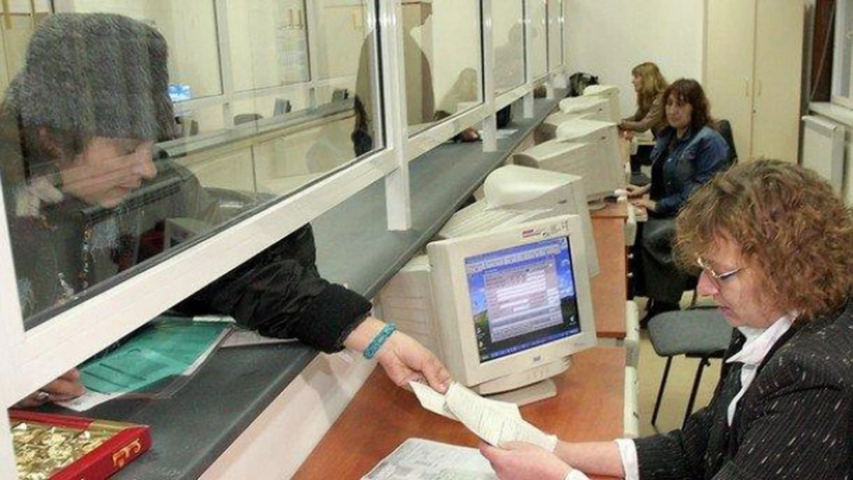 Двойно по-солени финансови удари за данъкоплатците: От лева глобите станаха в евро