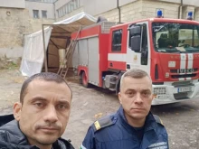 Сигнал от Варна: Пожарният автомобил на к.к. "Златни пясъци" няма гараж, пазят го под навес от подръчни материали