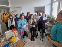 Ученици от СУ "Св. св. Кирил и Методий" направиха дарение на Детското отделение в МБАЛ - Смолян