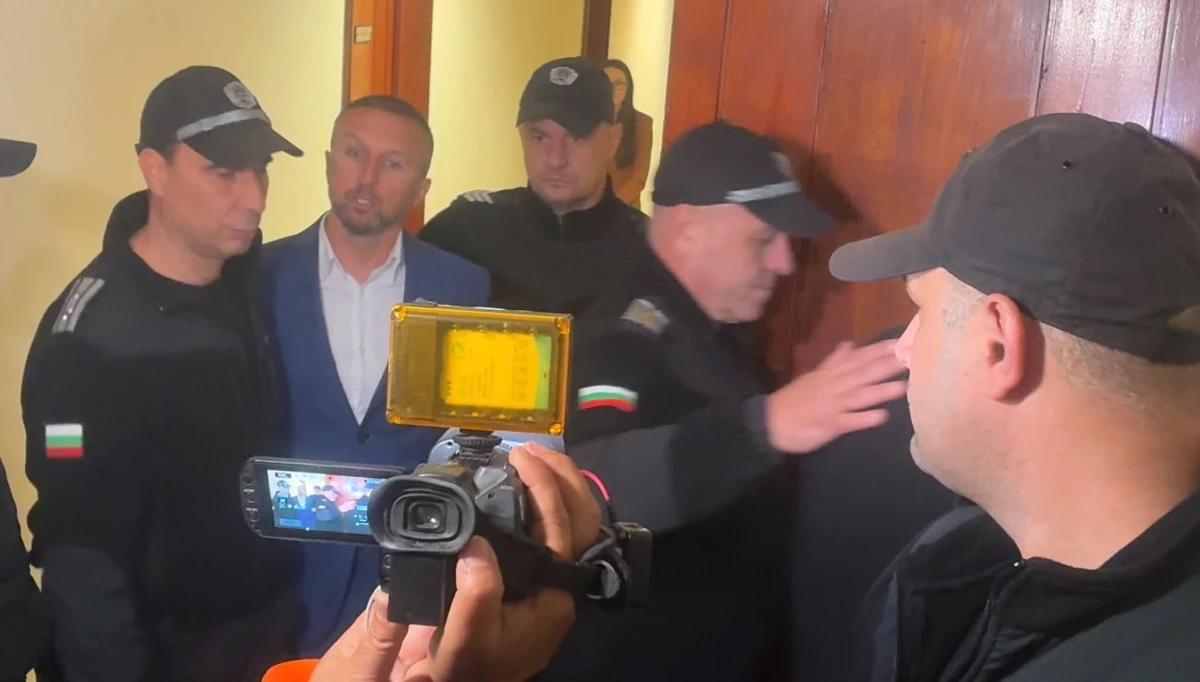 Според съда Ревански и Гавазов могат да укриват доказателства и да влияят на свидетели, но домашният арест ще ги спре