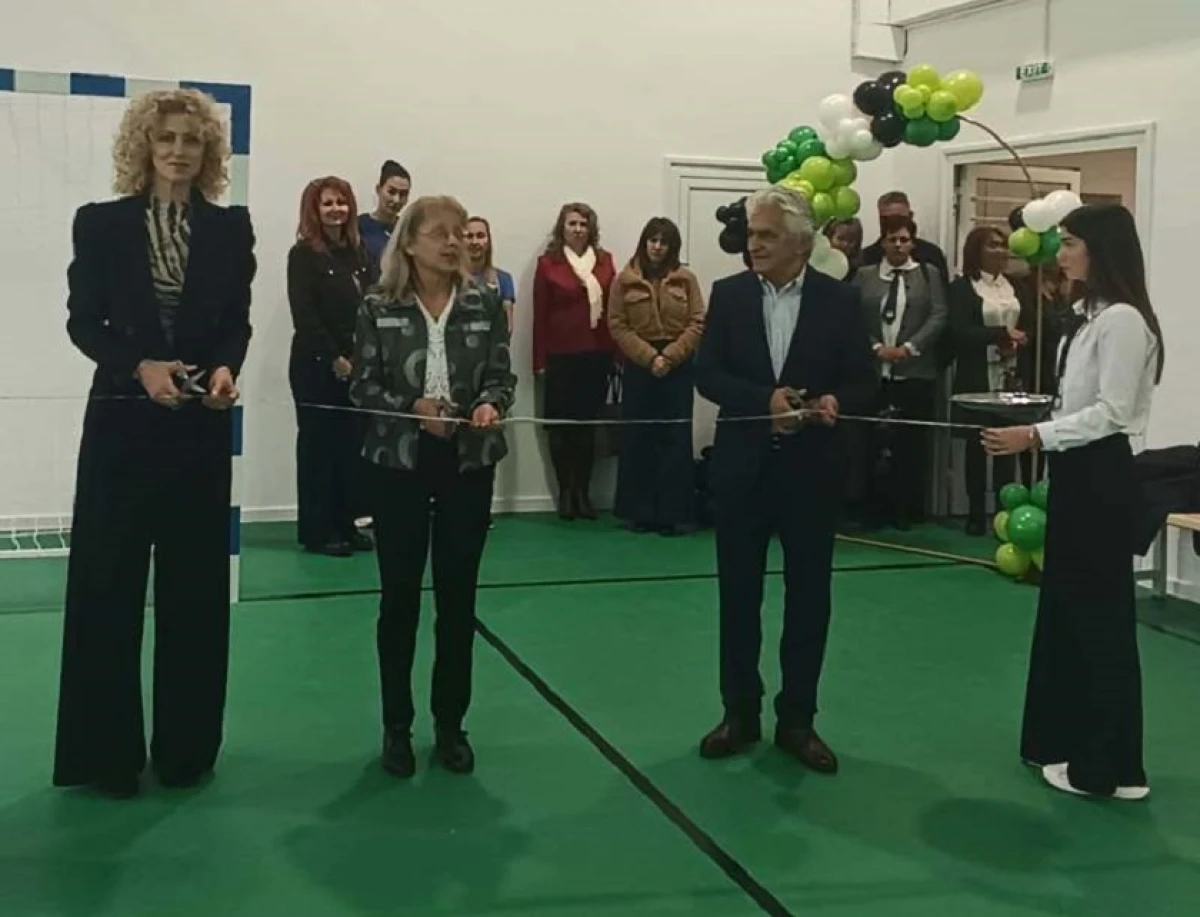 Обновен физкултурен салон и празник в навечерието на Деня на народните будители в СУ "Отец Паисий" – Смолян