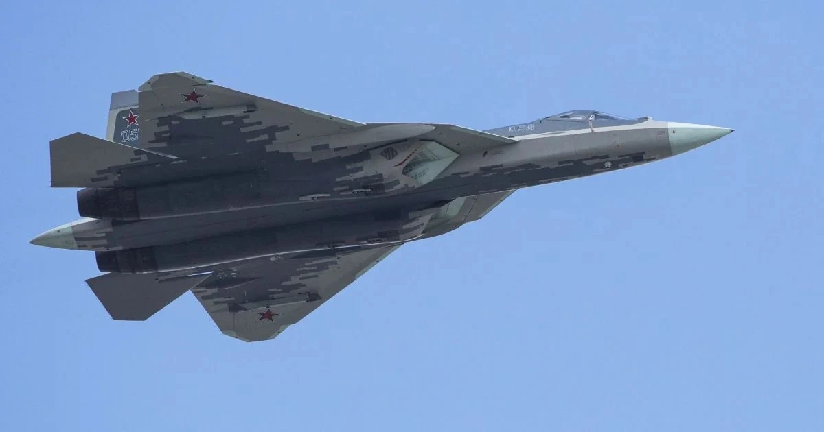 В Русия изгоря най-новият изтребител Су-57: Сателитни снимки показват щетите след удара