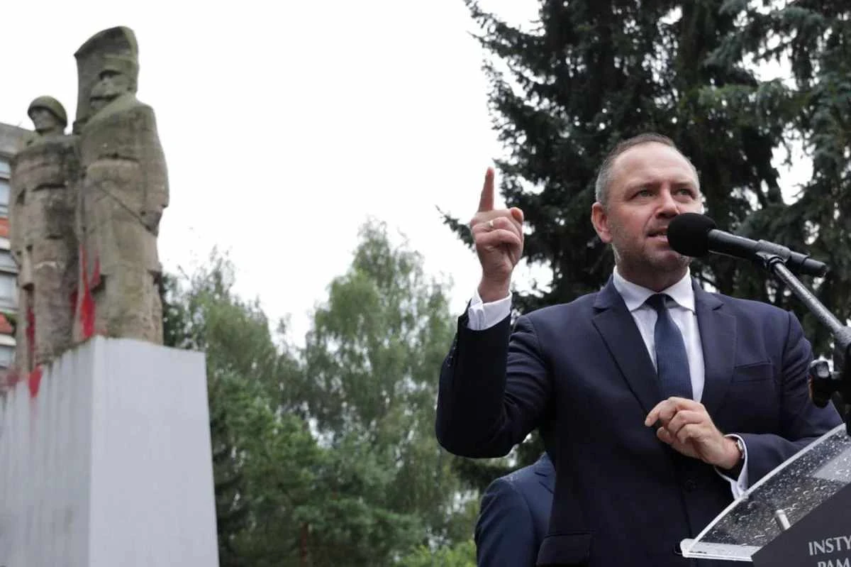 Институционален сблъсък във Варшава: Президентът Навроцки свиква спешни консултации за Конституционния съд