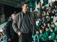 Бербатов прекара часове с децата на Стара Загора – и на стадиона, и в училище