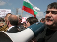 Хиляди излизат на протест срещу пенсионната реформа