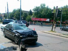 Софийско БМВ предизвика катастрофа в Пловдив и избяга