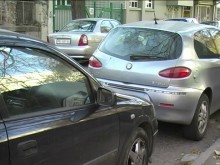 ПУ "П.Хилендарски" задръстен от автомобили