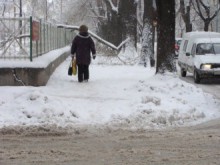 Напомнят: Снегопочистването на тротоари пред офиси и жилища е задължение на собствениците