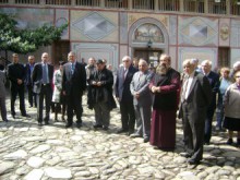 Поставят символичното начало на еврейския празник на светлината