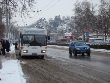 Днес в Пловдив: Автобус не изчака дядо да се качи и му премаза крака!