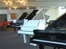 Изложба на десетки рояли, пиана и клавесини показват в Пловдив 