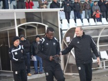 Новият "Гара Дембеле" пристигна в Локо