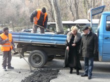 Вече кърпят дупките по "Руски", следват и други централни булеварди