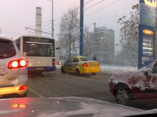 Пътувайте само при необходимост и с включени фарове