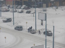 Луди шофьори хвърчат из "Тракия" върху леда!