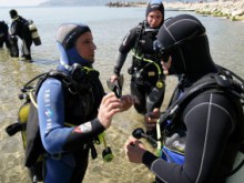 Шефът на Пожарната, 5 водолази и алпинист тръгнаха към язовир "Иваново"