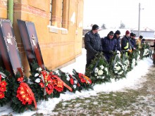 Погребаха загиналите при наводненията в Бисер