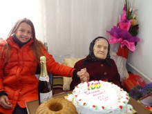 Вижте една достойна българка - 100-годишната баба Ивана от Пловдив!