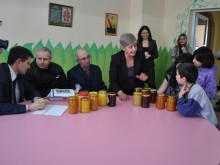 Георги Титюков откри традиционния базар на мед в Дома на техниката