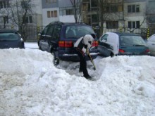 Лавини затвориха път в Родопите