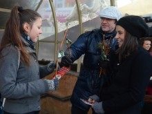 Развълнувани пловдивчани честват деня на любовта към виното
