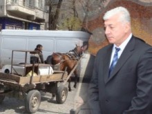Защо губернаторът се наведе пред ромите и каруците?